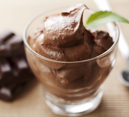 Cold chocolate mousse with meringue