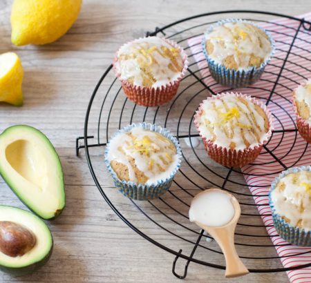 Νηστίσιμα γλυκά μάφινς με αβοκάντο και λεμόνι