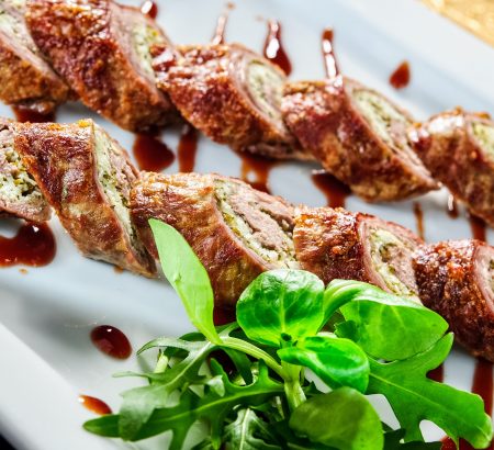 Μοσχάρι παγιάρ με τριμμένα τυριά και πουρέ