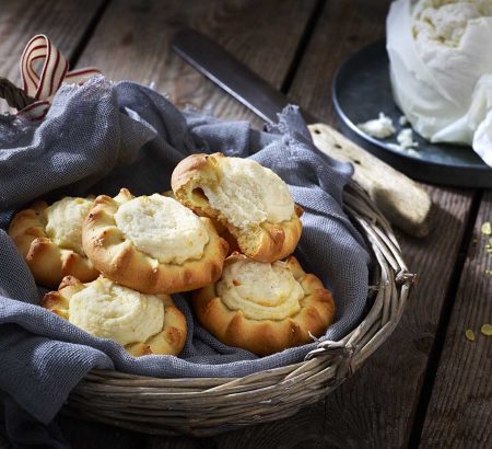 Pies filled with mizithra (Meletinia)