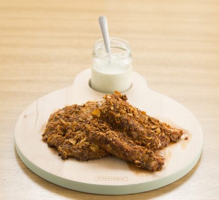 Παναρισμένο κοτόπουλο φούρνου με σάλτσα φέτας & δυόσμου