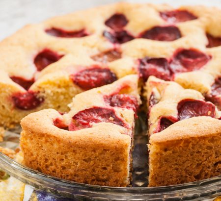 Πουτίγκα με δαμάσκηνο και αμύγδαλο